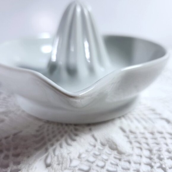 Cordon Bleu Glass Juicer Reamer Loop Handle Large Citrus Reamer 8 1/2" x 6 1/2" - Picture 6 of 9